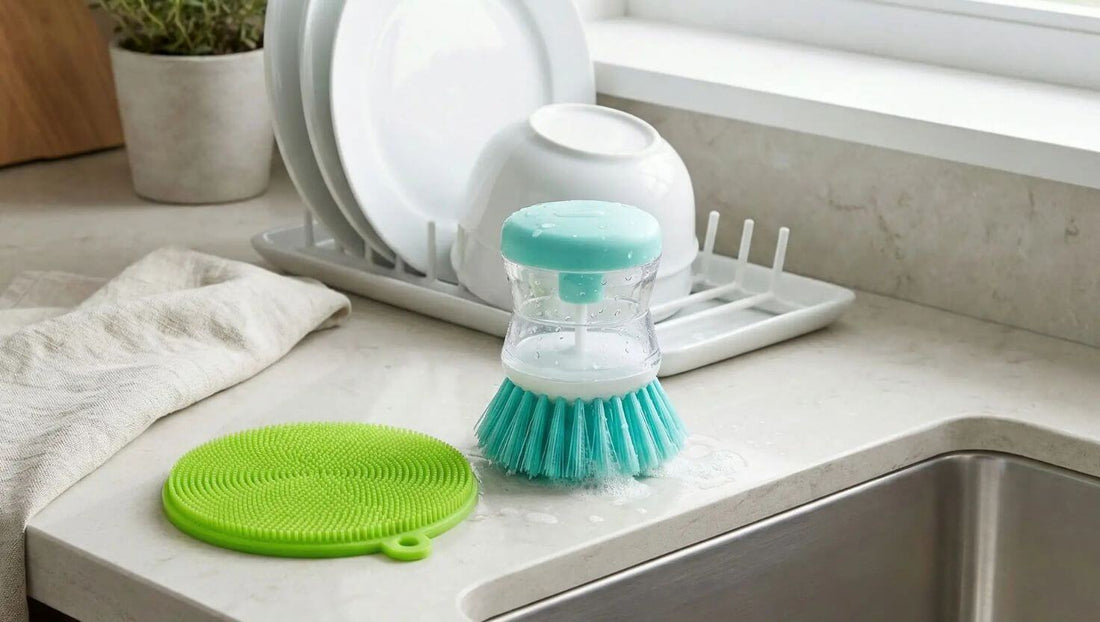 Brosse vaisselle ou éponge : laquelle est vraiment la plus hygiénique ?