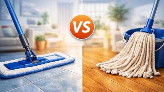 Comparatif entre serpillière microfibre et serpillière en coton pour nettoyer le sol sur carrelage et parquet