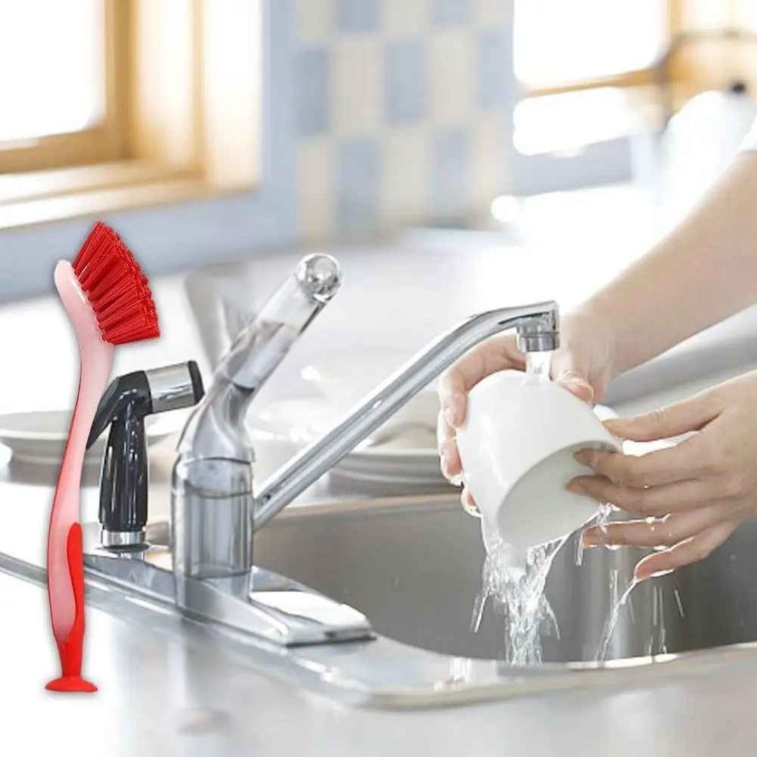 brosse vaisselle rouge nettoyage vaisselle cuisine