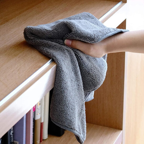 chiffon microfibre gris souris depoussiere meuble