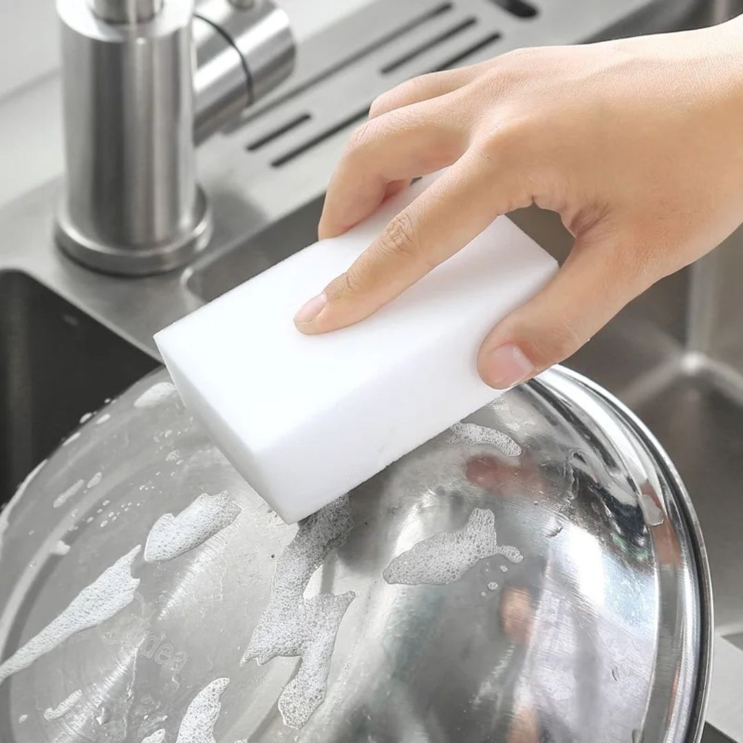 eponge magique casserole anti rayure blanche