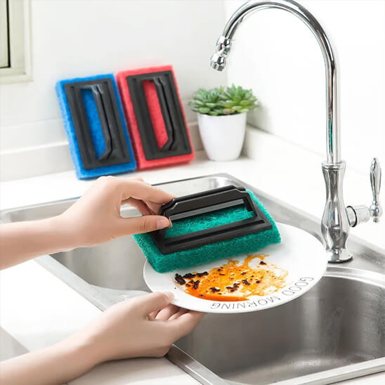 eponge verte noir nettoyage assiette