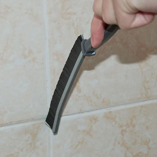 moisissure humidite carrelage brosse de nettoyage