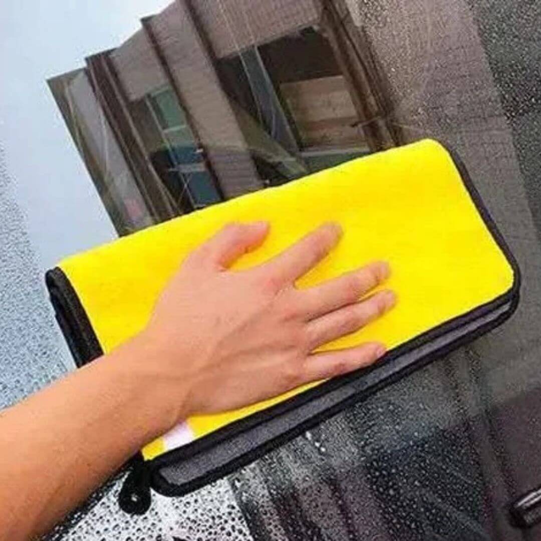 nettoyage vitre voiture chiffon microfibre performant