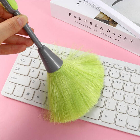 plumeau vert nettoie clavier blanc ordinateur
