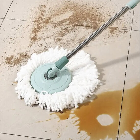 serpillere lavage sol eau marron