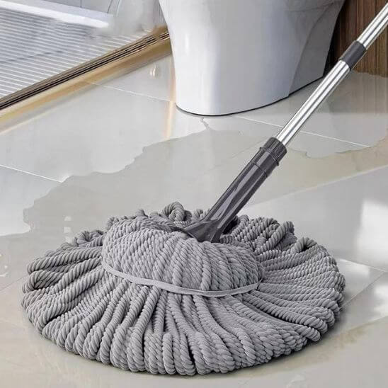 serpillere nettoyage carrelage blanc wc